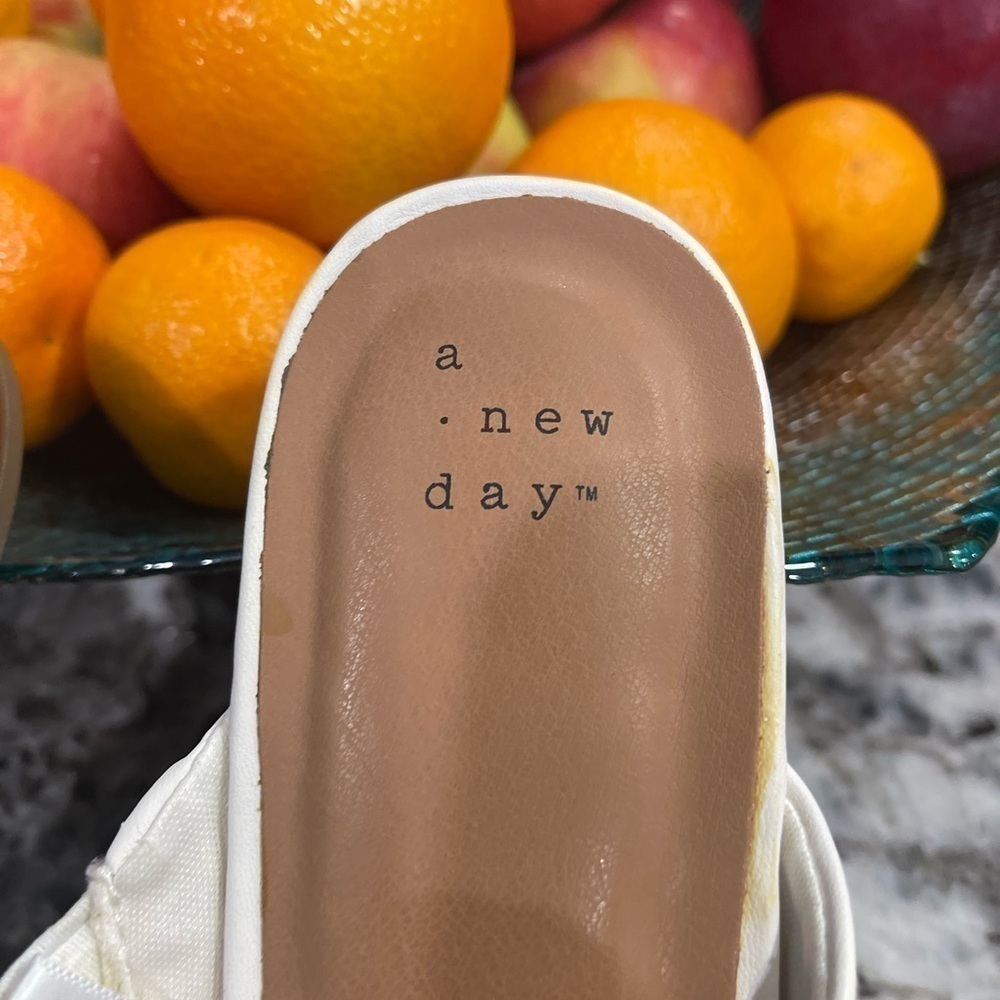 A New Day Slip-On Shoes woman’s size 9 - Picture 13 of 14